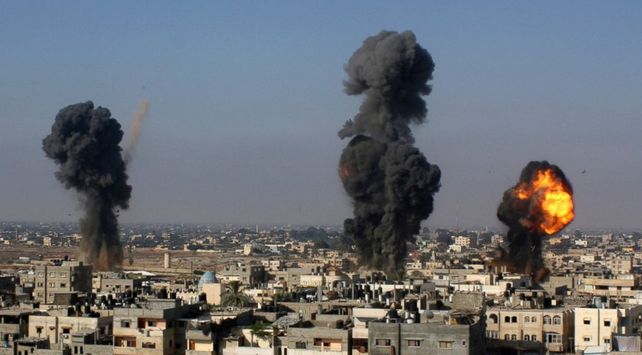 Израиль бомбит ХАМАС в секторе Газа